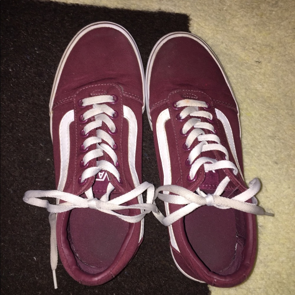 Women’s Maroon Vanz